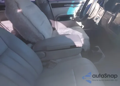 2005 Lincoln Town Car Signature from USA, damaged, VIN 1LNHM81W05Y670063